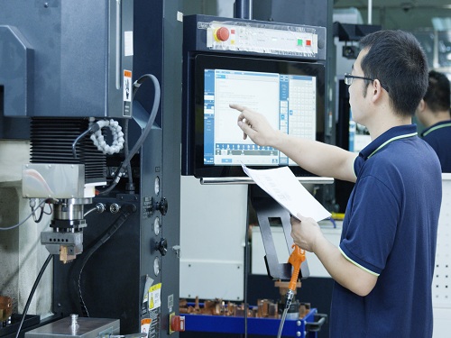 Makino 放電機...